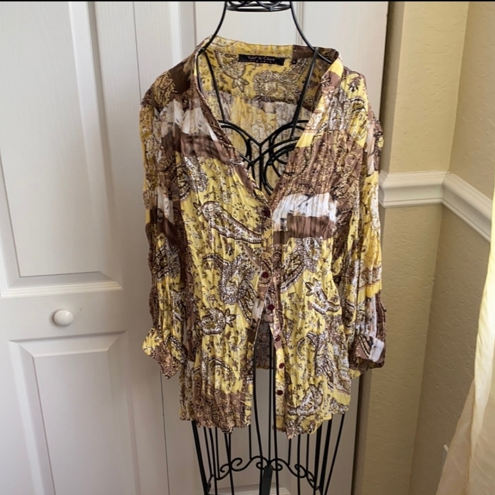 Violet & Claire top size XL